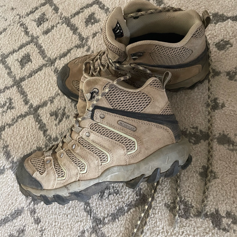 Women’s Redhead brand hiking boots- excellent condition!